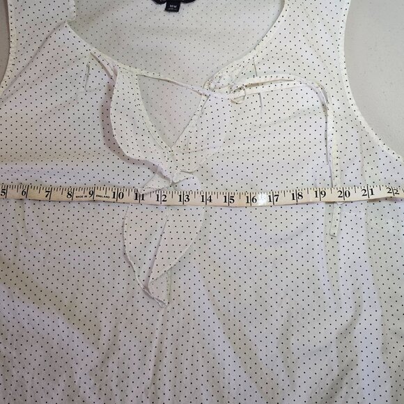 Land's End sleeveless white blouse with tiny black polka dots - Picture 3 of 9